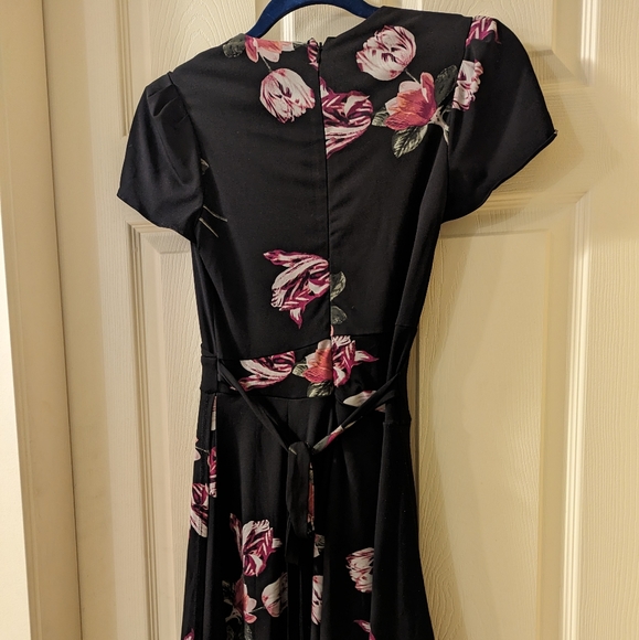 Le Chateau black floral dress - Picture 2 of 2